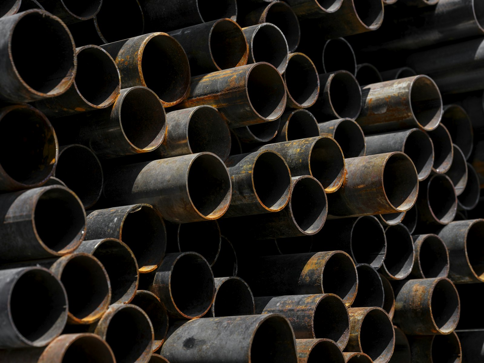 Rusted steel pipes stacked end-on